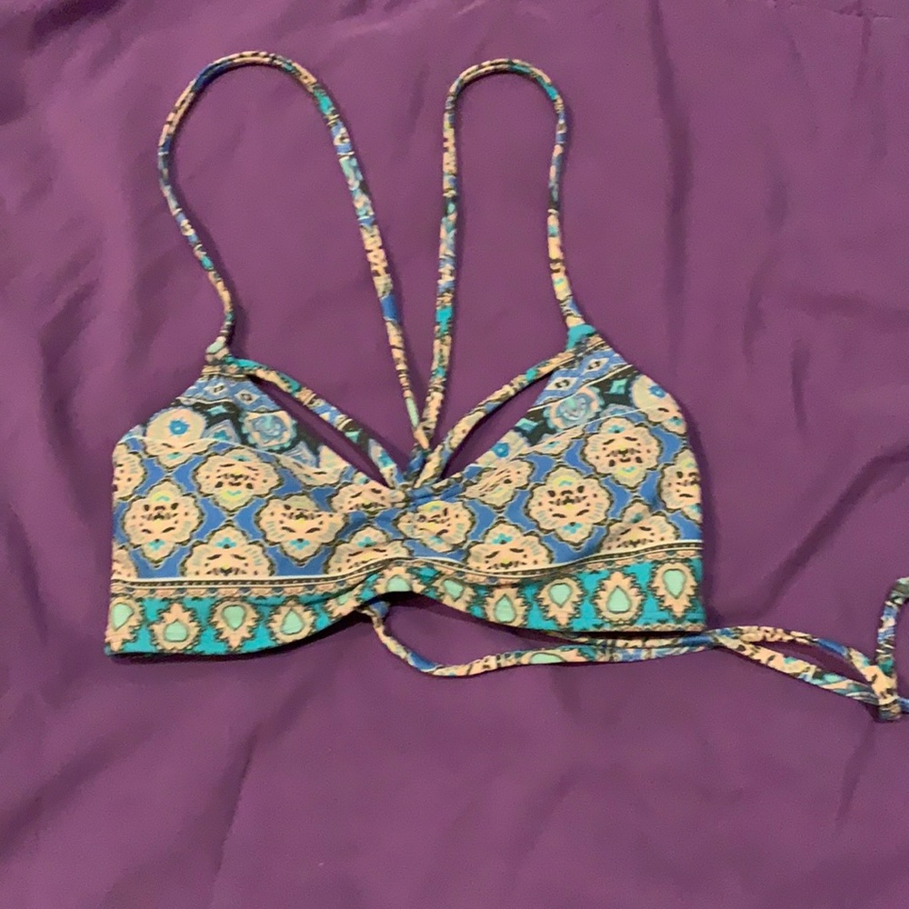 NWOT Blue paisley bikini top